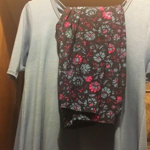 Lularoe Perfect Tee and Matching leggings